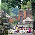  Morgengebet von Schülern im Taman Ayun Tempel Mengwi 