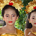  Bali Tänzerinnen bei einer Hochzeit in Villa Kompiang 