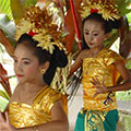  junge Bali Tänzerinnen bei einer Hochzeit in Villa Kompiang 