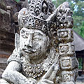  Sandsteinfigur im Luhur Tempel Batu Karu 