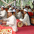  Gammelan-Orchester beim großen Tempelfest im Pura Luhur Tempel Batu Karu 